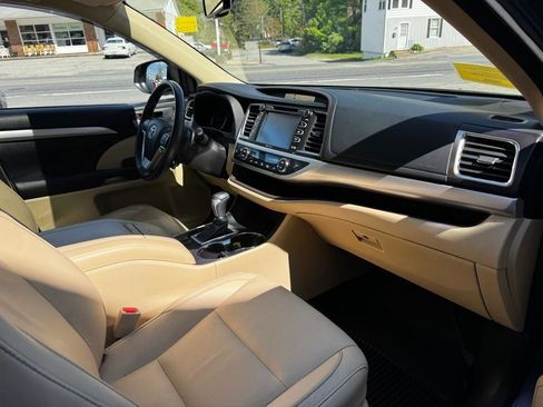 Used 2015 Toyota Highlander XLE AWD/4WD image 17
