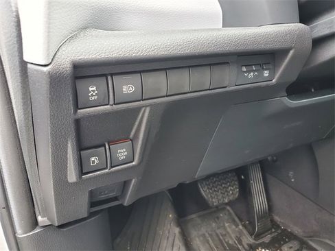 Used 2025 Toyota Sienna XLE image 21