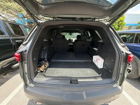 Used 2023 Chevrolet Traverse LT FWD image 18