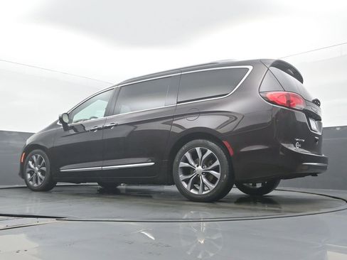Used 2018 Chrysler Pacifica Limited image 48