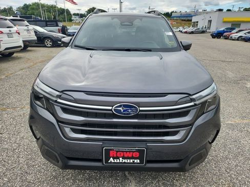 Used 2025 Subaru Forester Limited image 2