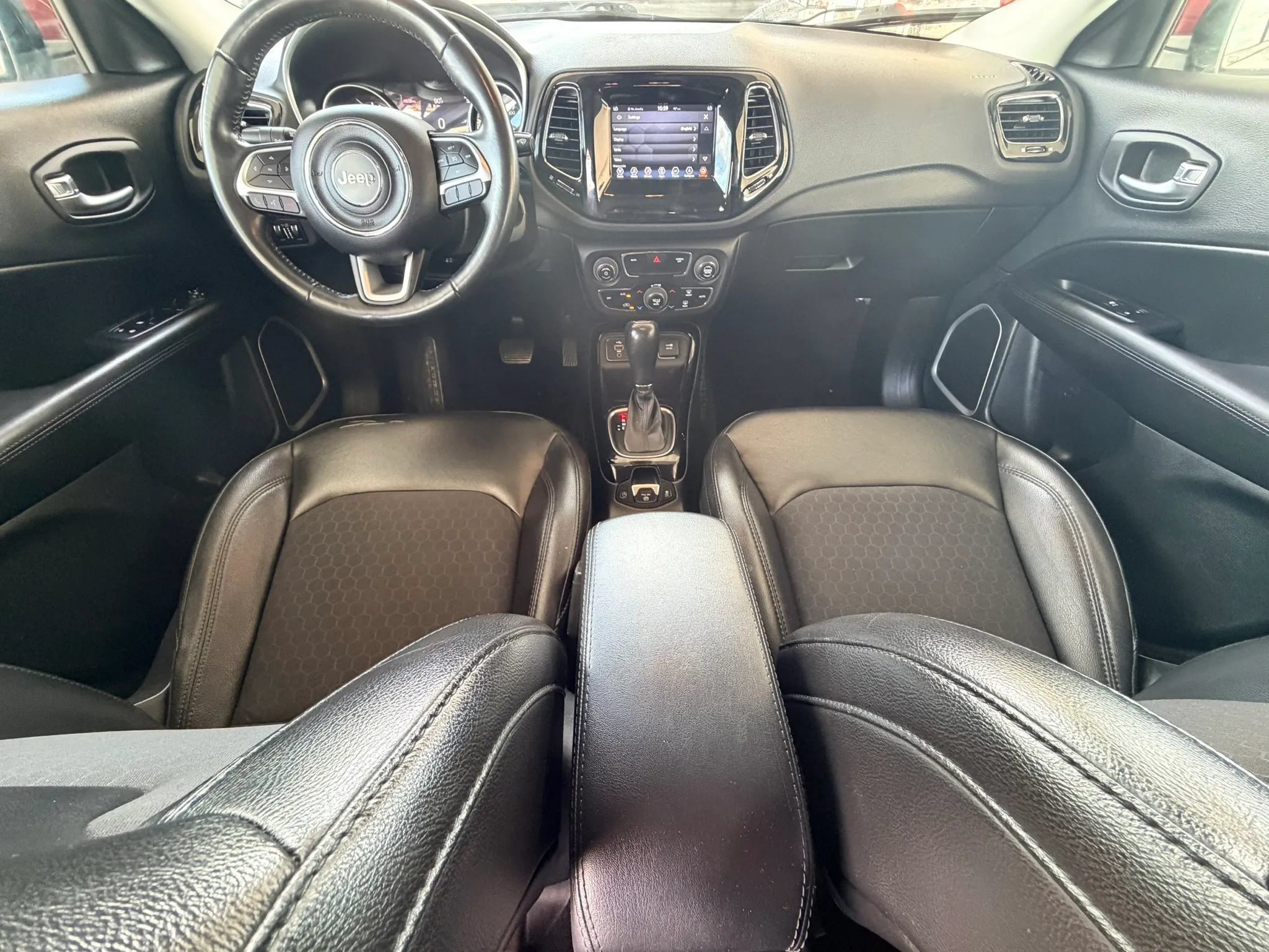 Used 2018 Jeep Compass Latitude w/ Popular Equipment Group FWD image 10
