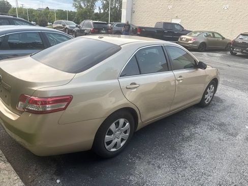 Used 2011 Toyota Camry LE FWD image 4