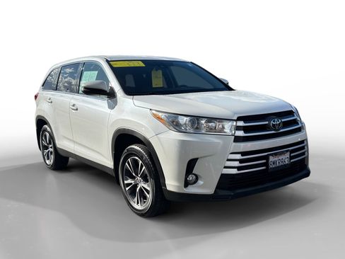 Used 2019 Toyota Highlander AWD V6 image 7