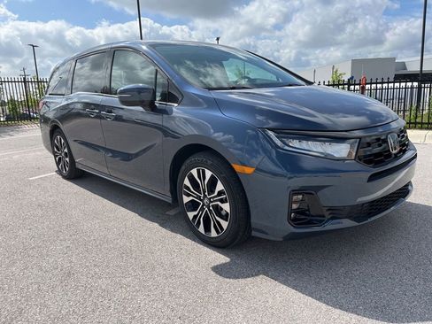 Used 2026 Honda Odyssey Elite image 3
