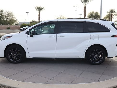 Used 2022 Toyota Sienna XSE image 8