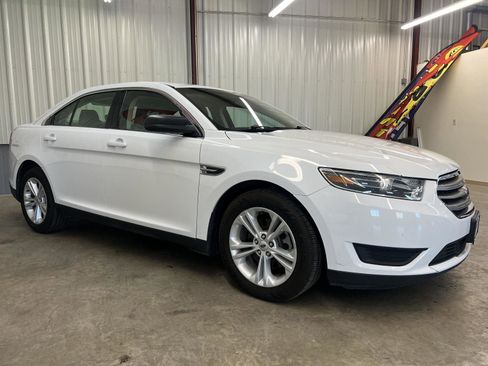 Used 2019 Ford Taurus SE FWD image 5