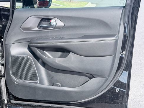 New 2026 Chrysler Pacifica Select image 28