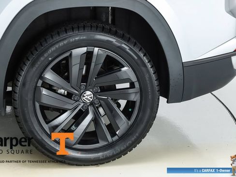 Used 2022 Volkswagen Atlas Cross Sport SE w/ Panoramic Sunroof Package FWD image 6