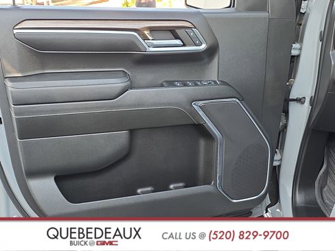 Used 2024 Chevrolet Silverado 1500 LT Trail Boss w/ Dark Appearance Package AWD/4WD image 11