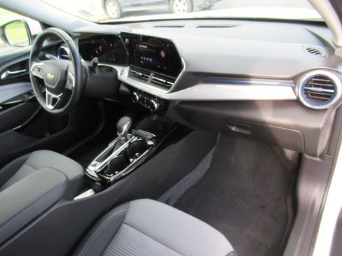 Used 2024 Chevrolet Trax LT w/ Driver Confidence Package image 11