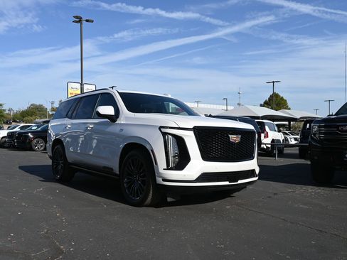 Used 2025 Cadillac Escalade Sport Platinum AWD/4WD image 3