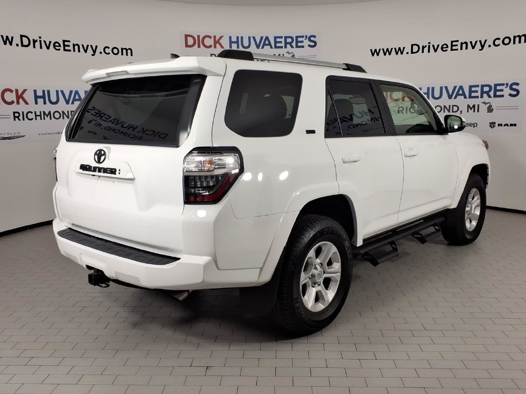 Used 2024 Toyota 4Runner SR5 Premium w/ Moonroof Package AWD/4WD image 4