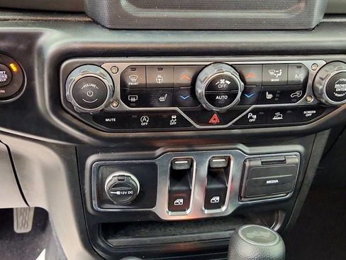 Used 2022 Jeep Wrangler Sport AWD/4WD image 16