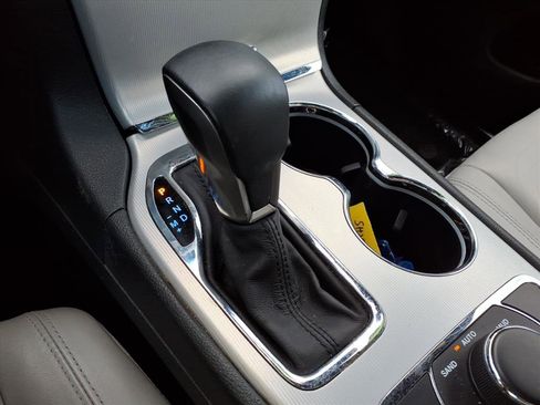 Used 2018 Jeep Grand Cherokee Limited image 23