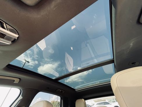 Used 2023 Porsche Cayenne Platinum Edition image 19