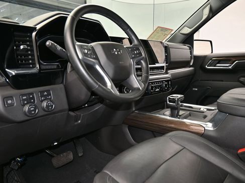 Used 2024 Chevrolet Silverado 1500 LT Trail Boss w/ Convenience Package II image 13