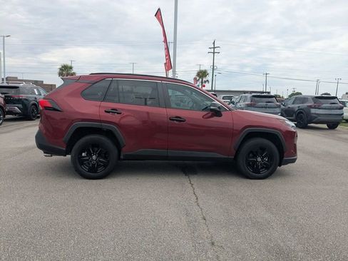 Used 2022 Toyota RAV4 XLE FWD image 2