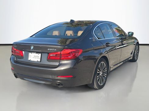 Used 2019 BMW 530e xDrive w/ Convenience Package image 3