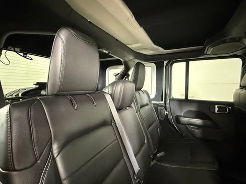 Used 2018 Jeep Wrangler Unlimited Sahara AWD/4WD image 28