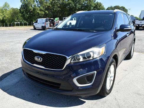 Used 2016 Kia Sorento FWD image 2
