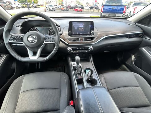 Used 2025 Nissan Altima 2.5 SV FWD image 10
