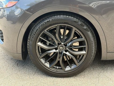 Used 2024 Maserati Levante GT Ultima AWD/4WD image 11
