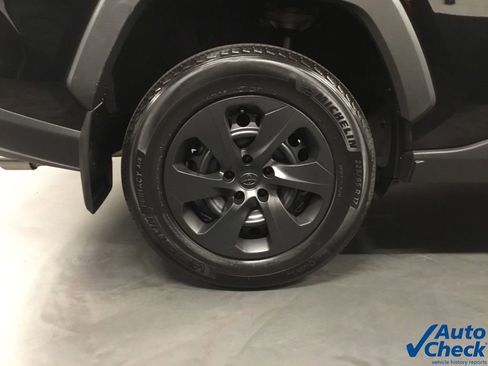 Used 2022 Toyota RAV4 LE image 19