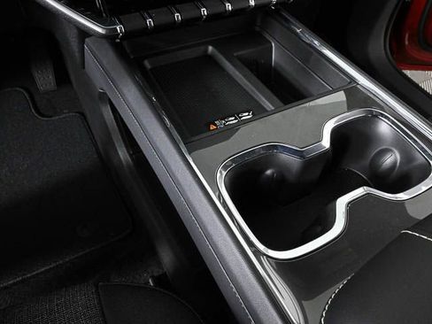 New 2025 GMC Acadia Elevation image 17