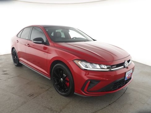 Used 2025 Volkswagen Jetta GLI Autobahn image 3