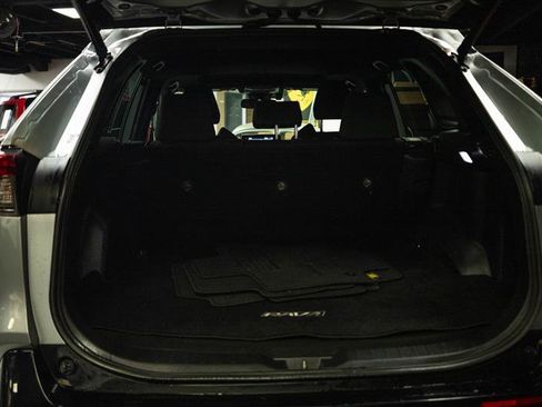Used 2022 Toyota RAV4 SE w/ Weather & Moonroof Package AWD/4WD image 7