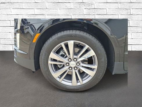 Certified 2025 Cadillac XT5 Premium Luxury image 9