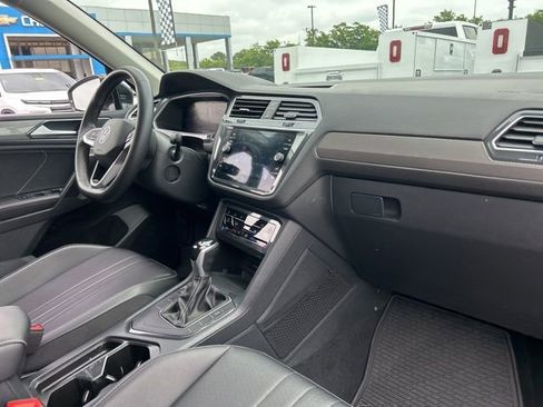 Used 2022 Volkswagen Tiguan SE FWD image 32