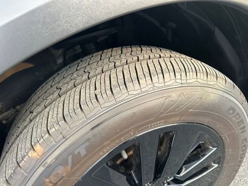 Used 2024 Nissan Pathfinder SV image 13