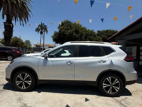Used 2019 Nissan Rogue SV w/ Premium Package image 8
