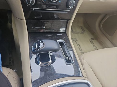 Used 2013 Chrysler 300 RWD image 17