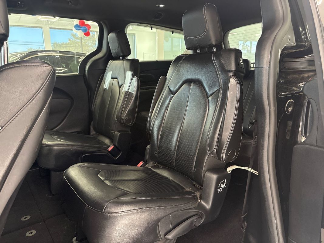 Used 2019 Chrysler Pacifica Touring-L Plus w/ Advanced Safetytec Group FWD image 28