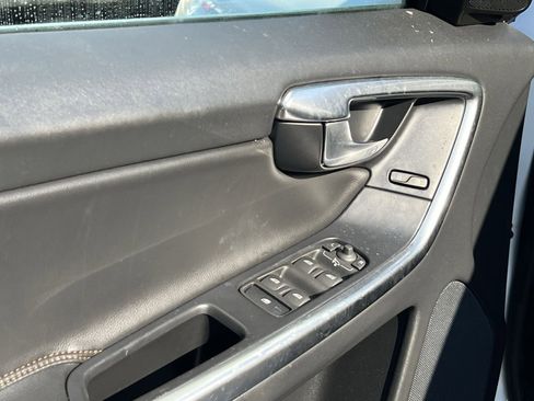 Used 2017 Volvo XC60 T6 Dynamic w/ Preferred Option Package image 11