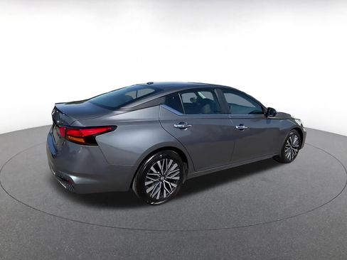 Used 2025 Nissan Altima 2.5 SV image 15