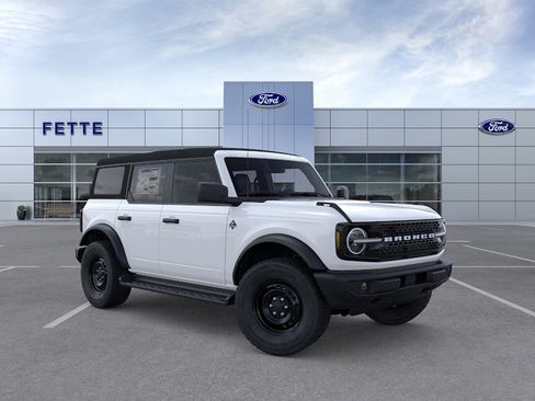 New 2026 Ford Bronco Outer Banks w/ Black Appearance Package AWD/4WD image 7