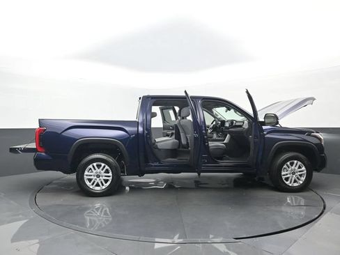 Used 2022 Toyota Tundra SR5 w/ SR5 Convenience Package AWD/4WD image 30