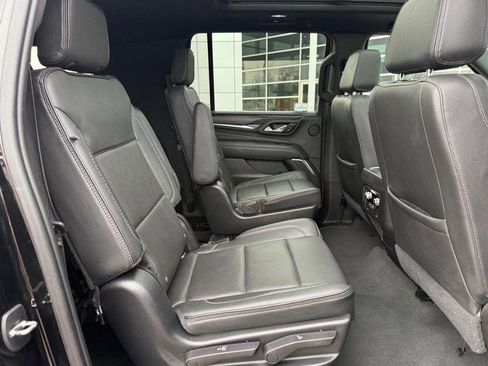 Used 2021 GMC Yukon XL Denali w/ Denali Premium Package image 12