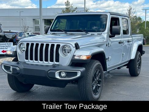 Used 2023 Jeep Gladiator Sport AWD/4WD image 3