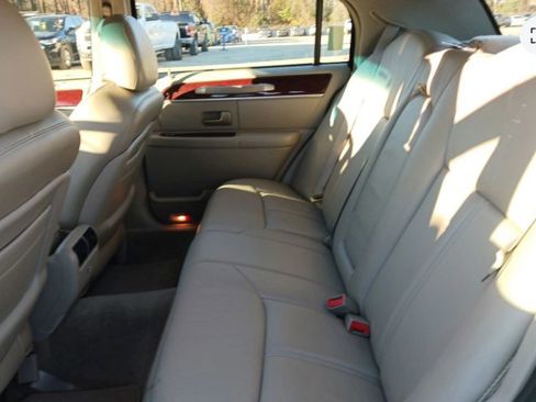 Used 2004 Lincoln Town Car Ultimate image 6