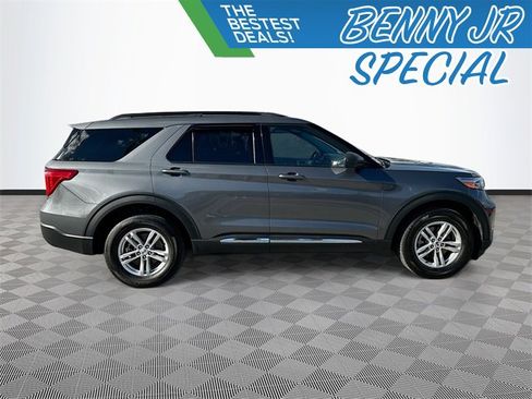 Used 2022 Ford Explorer XLT w/ Equipment Group 202A image 4