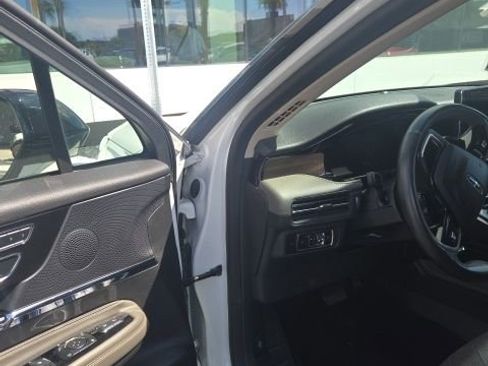 Used 2023 Lincoln Corsair Reserve FWD image 14