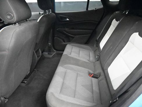 Used 2024 Chevrolet Trax RS w/ Sunroof Package FWD image 13