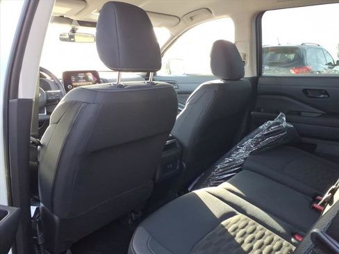 New 2025 Nissan Pathfinder S image 27