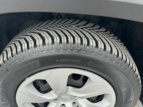 Used 2020 Toyota RAV4 LE image 11