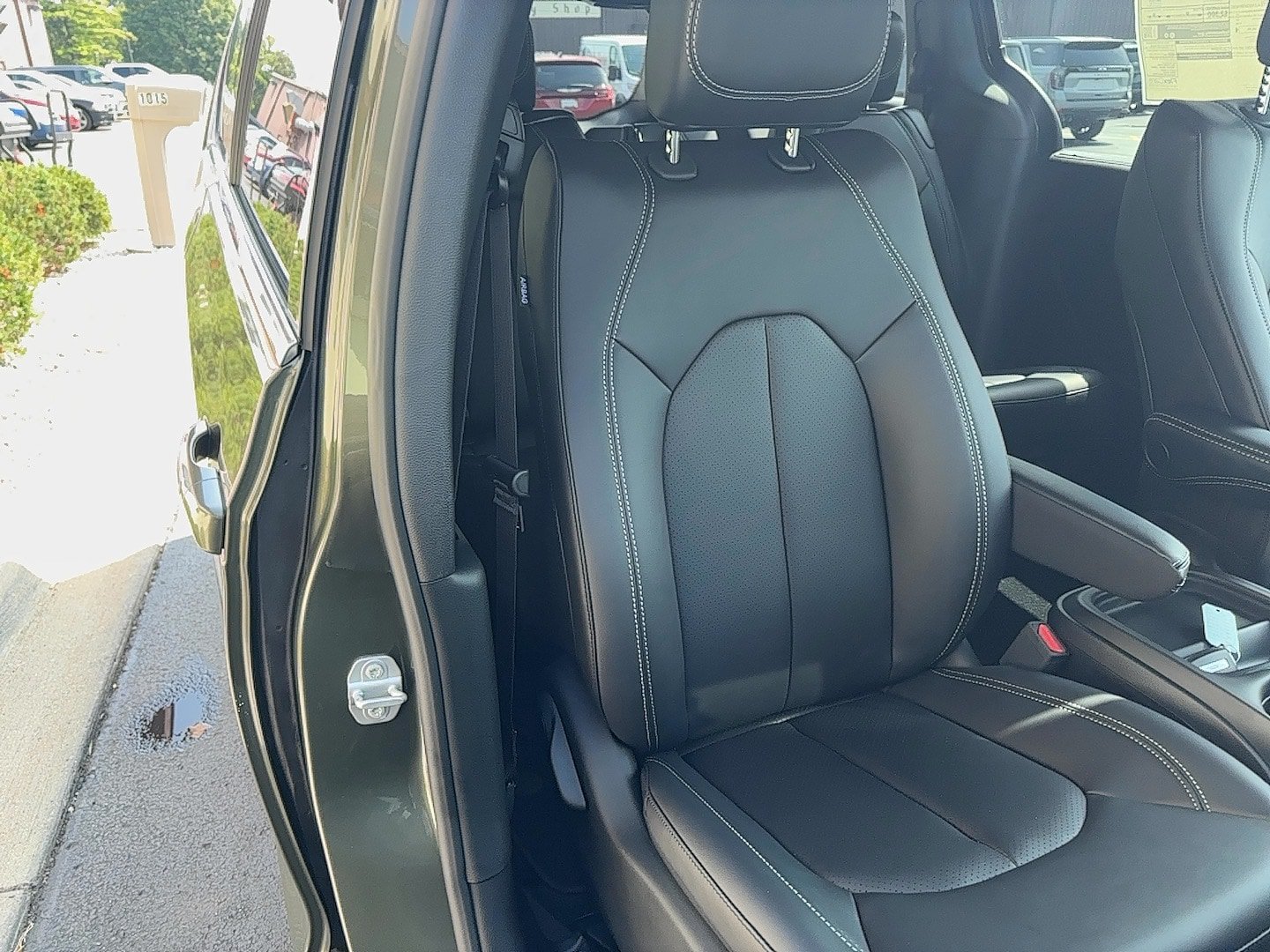 New 2027 Chrysler Pacifica Select AWD/4WD image 5
